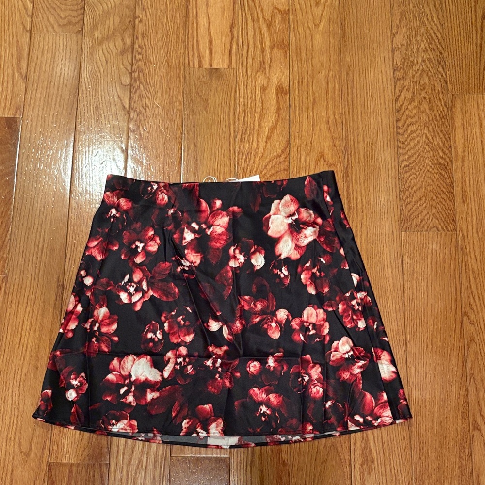 NWT Cami NYC Black and Red Floral Silk Mini Skirt